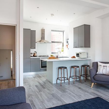 Modern Luxury Apartment, Sleeps 6, Best Location Belfast Esterno foto