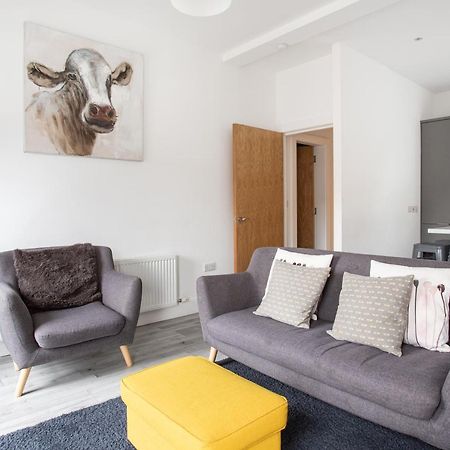 Modern Luxury Apartment, Sleeps 6, Best Location Belfast Esterno foto