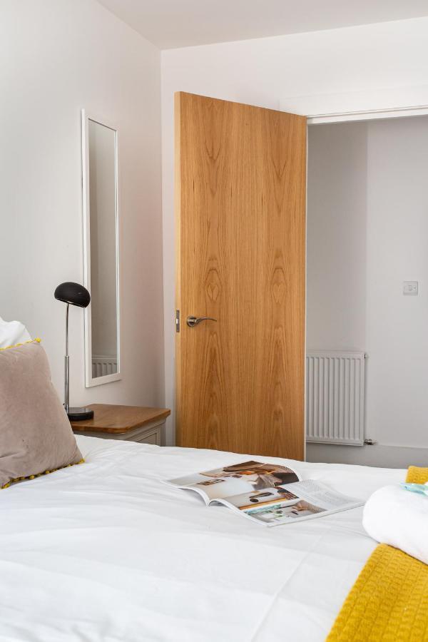 Modern Luxury Apartment, Sleeps 6, Best Location Belfast Esterno foto