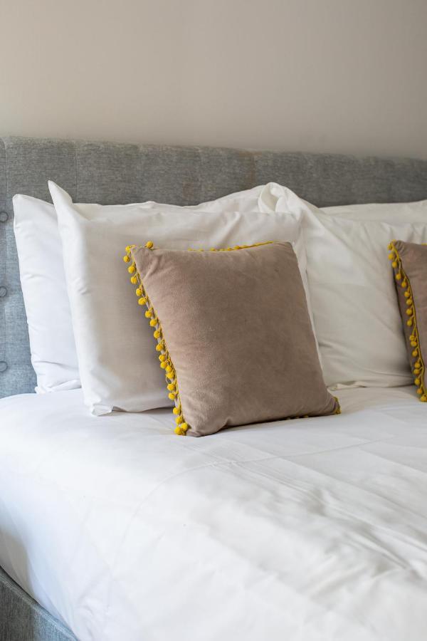 Modern Luxury Apartment, Sleeps 6, Best Location Belfast Esterno foto