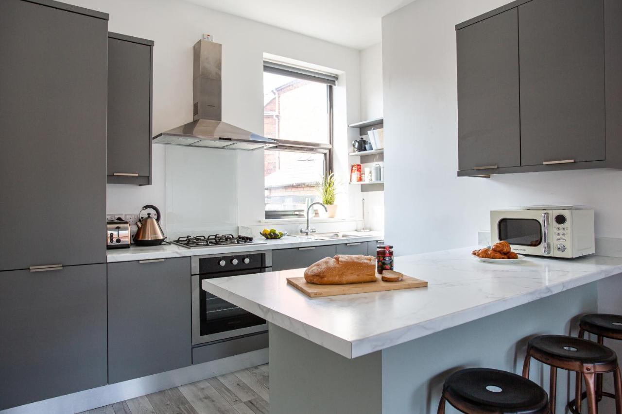 Modern Luxury Apartment, Sleeps 6, Best Location Belfast Esterno foto