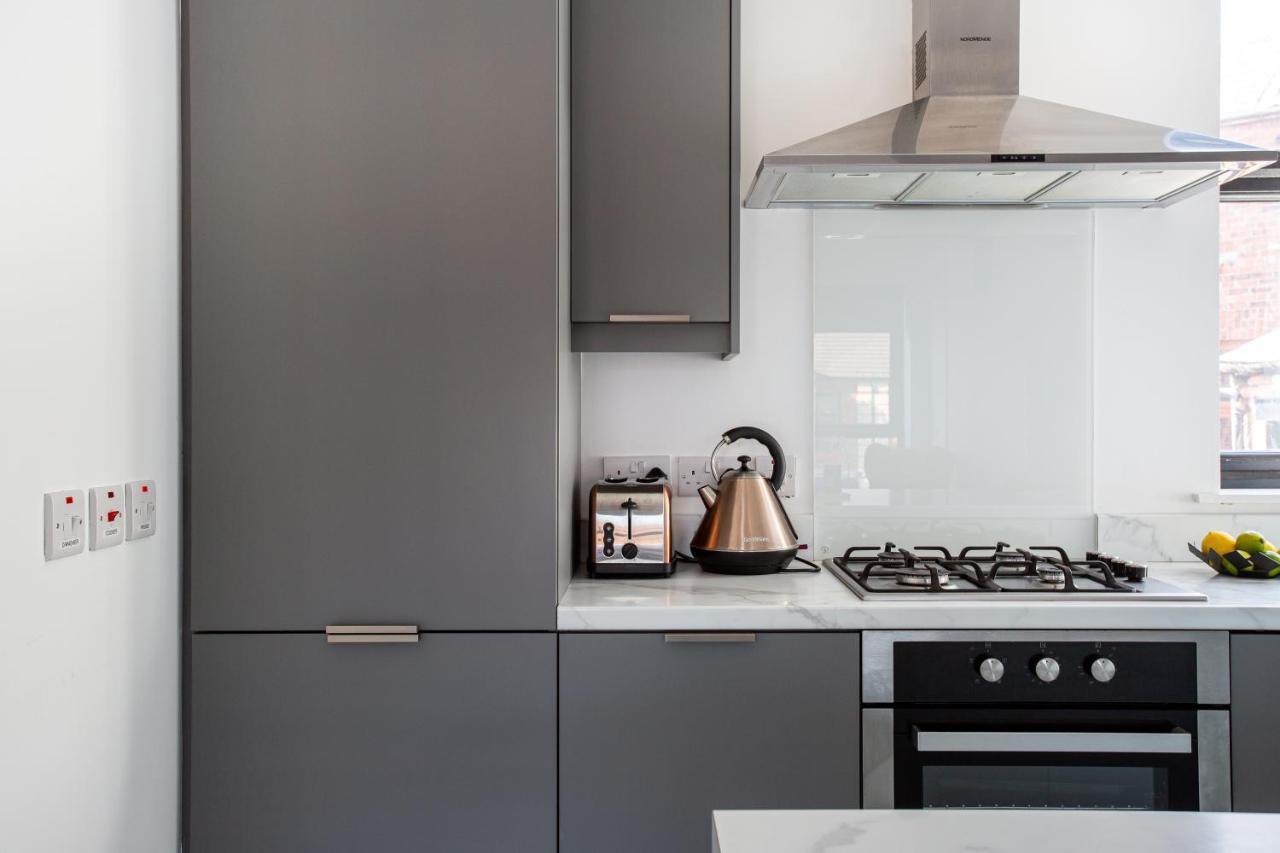 Modern Luxury Apartment, Sleeps 6, Best Location Belfast Esterno foto