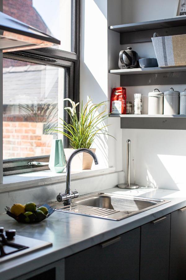 Modern Luxury Apartment, Sleeps 6, Best Location Belfast Esterno foto