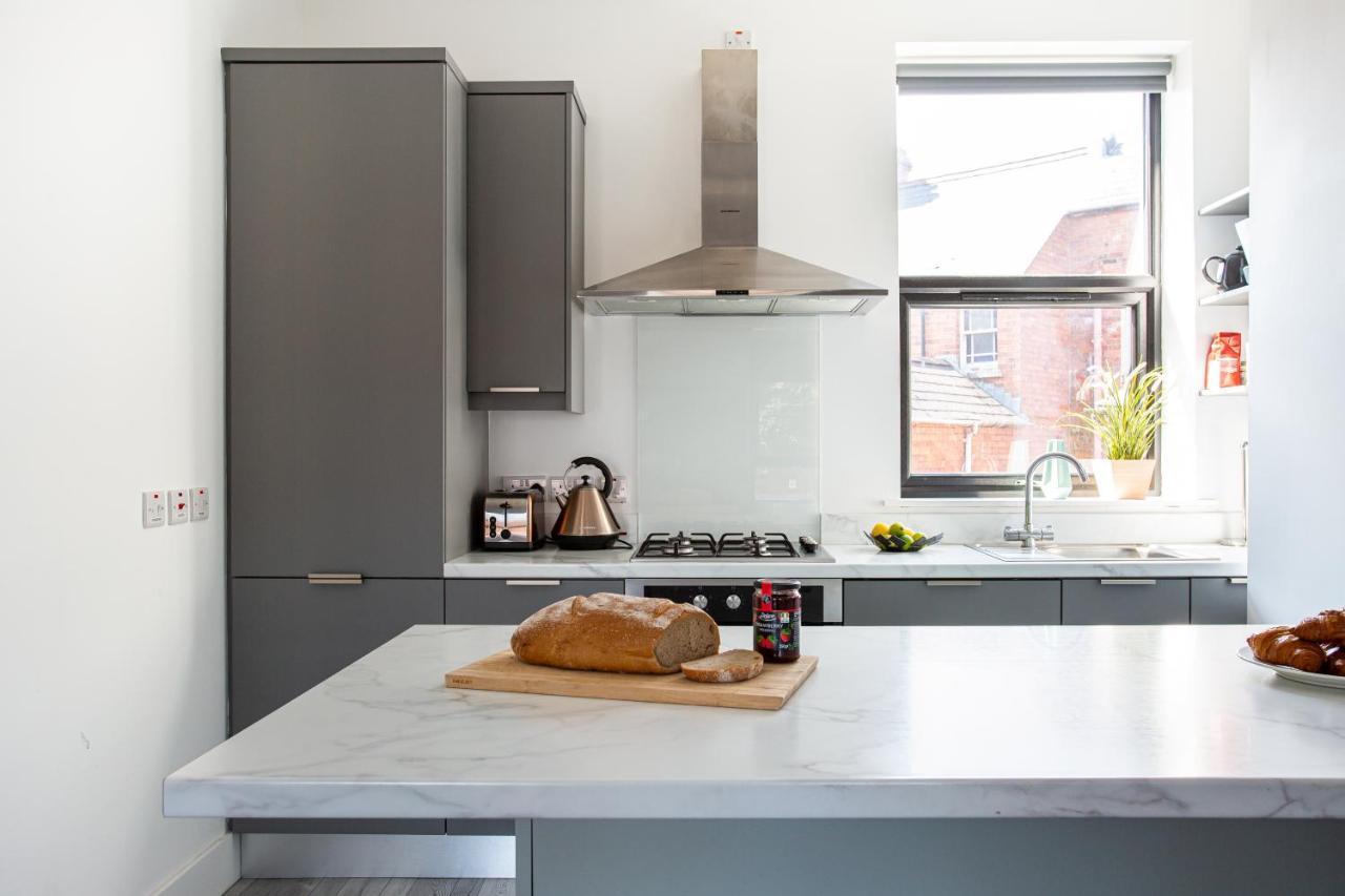 Modern Luxury Apartment, Sleeps 6, Best Location Belfast Esterno foto