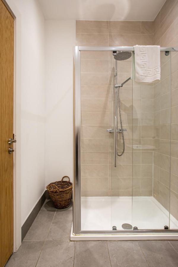Modern Luxury Apartment, Sleeps 6, Best Location Belfast Esterno foto