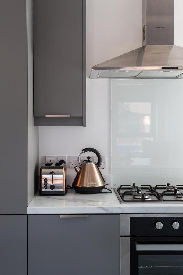 Modern Luxury Apartment, Sleeps 6, Best Location Belfast Esterno foto