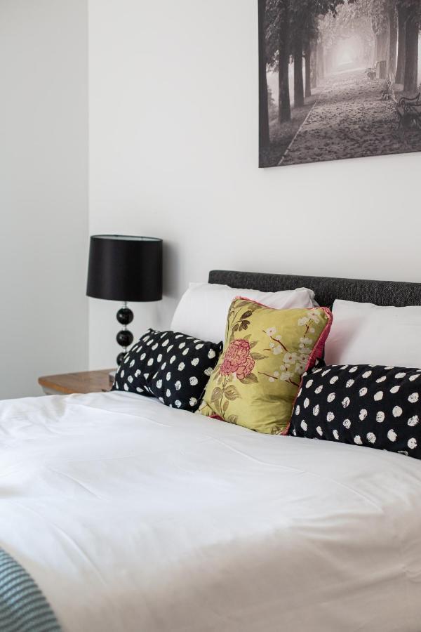 Modern Luxury Apartment, Sleeps 6, Best Location Belfast Esterno foto